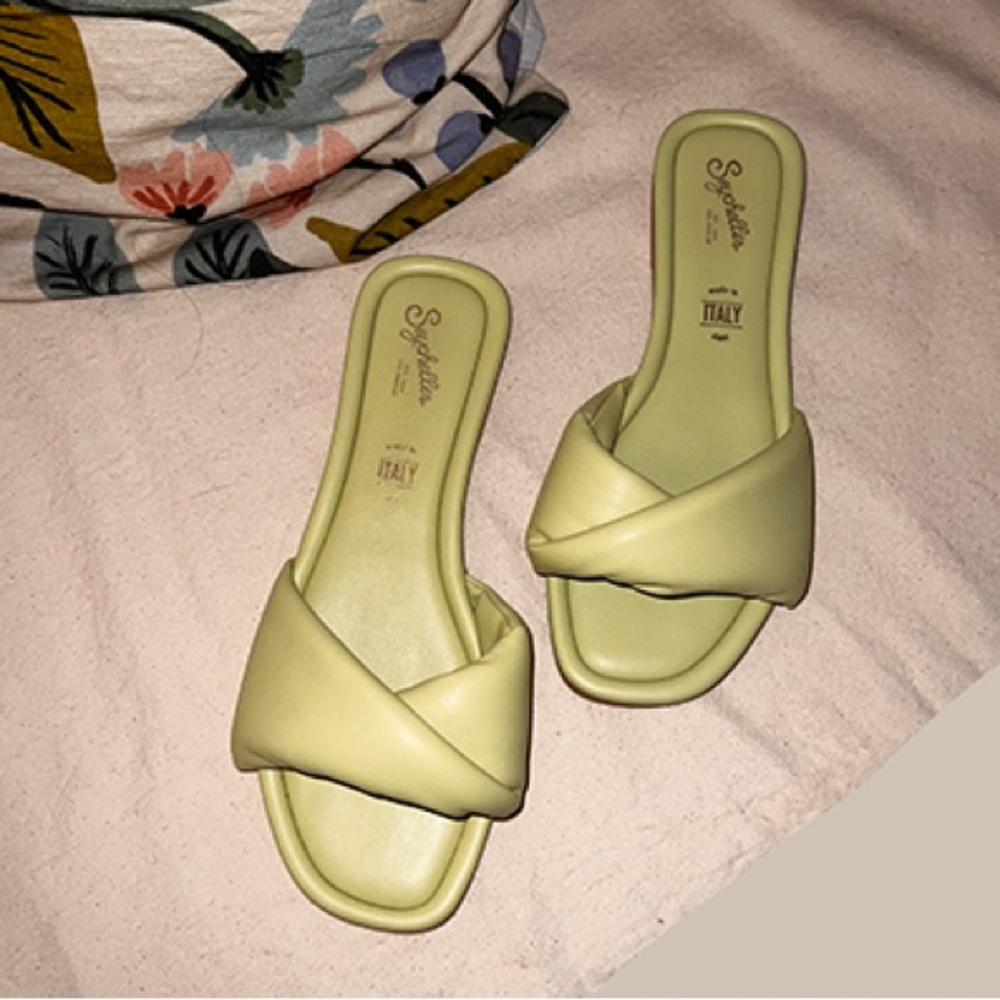 Green puff Slides- Seychelles - great condition! Worn once around the house